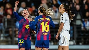 Barca 'vùi dập' Real Madrid trong trận El Clasico nữ để áp sát ngôi vương