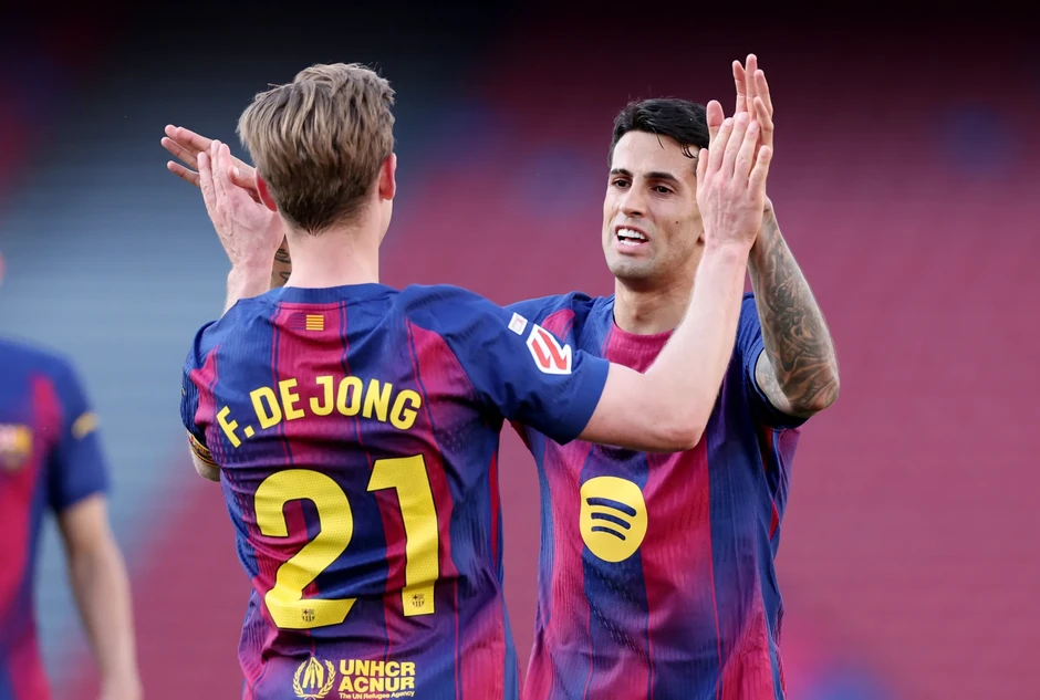 Barcelona soán ngôi đầu bảng La Liga của Real Madrid Barcelona soán ngôi đầu bảng La Liga của Real Madrid