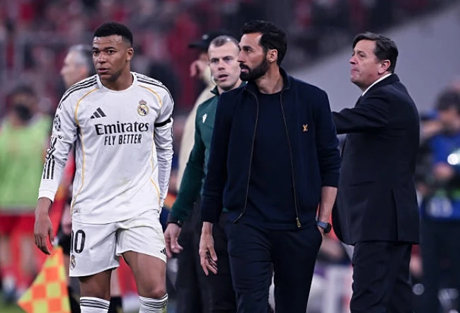 ''Bóng ma'' trắng tay đang đe dọa tương lai Arbeloa tại Real ''Bóng ma'' trắng tay đang đe dọa tương lai Arbeloa tại Real