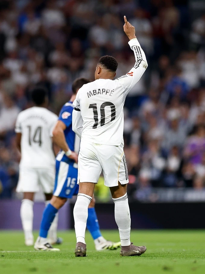 Chi tiết cuộc ‘nội chiến’ trong phòng thay đồ Real Madrid Chi tiết cuộc ‘nội chiến’ trong phòng thay đồ Real Madrid