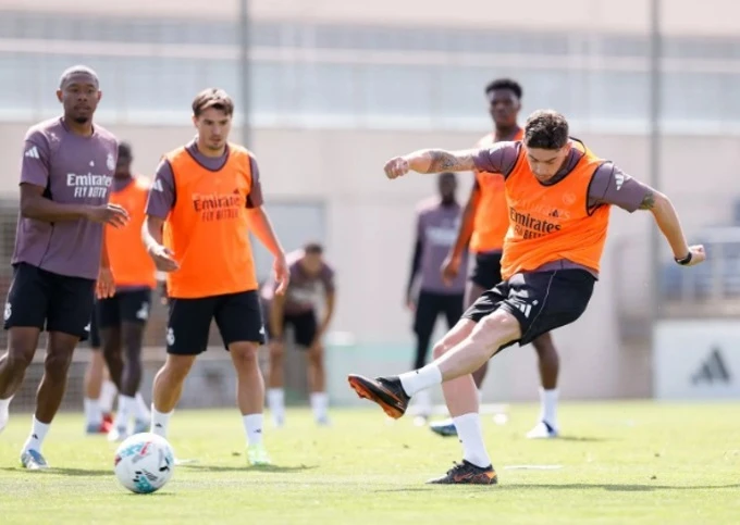 Chi tiết cuộc ‘nội chiến’ trong phòng thay đồ Real Madrid Chi tiết cuộc ‘nội chiến’ trong phòng thay đồ Real Madrid