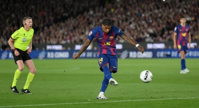 Chức vô địch kiểu ‘con nhà nghèo’ của Barca