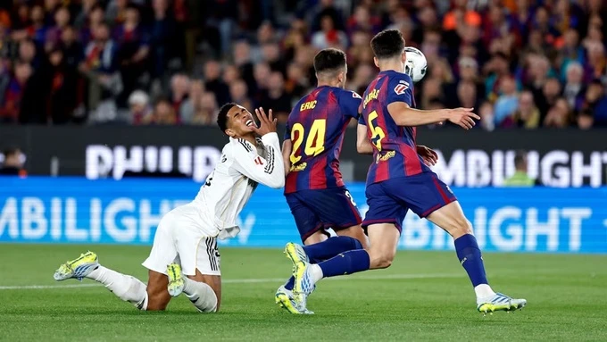 Chức vô địch kiểu ‘con nhà nghèo’ của Barca