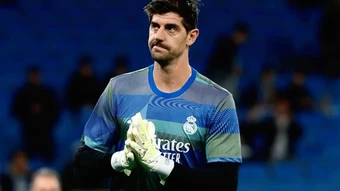 Courtois tái xuất giúp Real Madrid gia cố hàng thủ đấu Barcelona