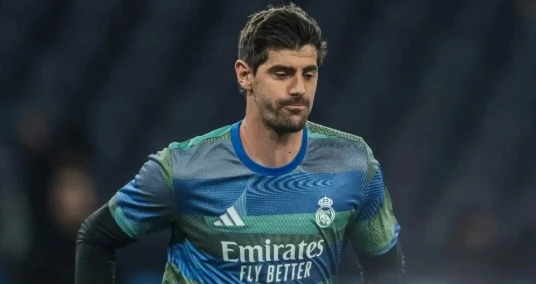 Courtois trở lại bắt chính trận El Clasico gặp Barcelona Courtois trở lại bắt chính trận El Clasico gặp Barcelona