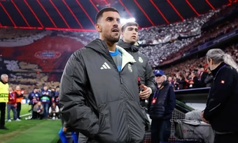 Cựu tiền vệ Arsenal nổi loạn ở Real