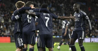 Đánh bại Celta Vigo, Real Madrid nuôi hy vọng bám đuổi Barcelona