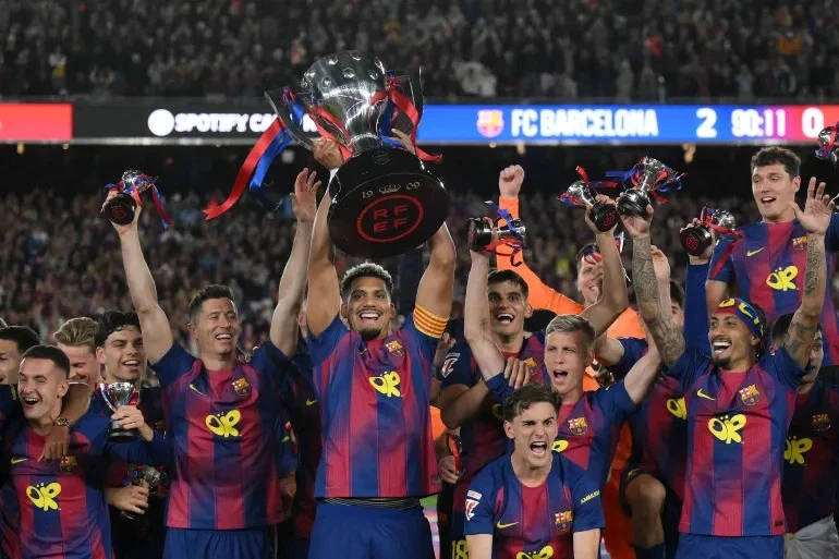 Đánh bại Real Madrid, Barcelona lên ngôi vô địch La Liga Đánh bại Real Madrid, Barcelona lên ngôi vô địch La Liga