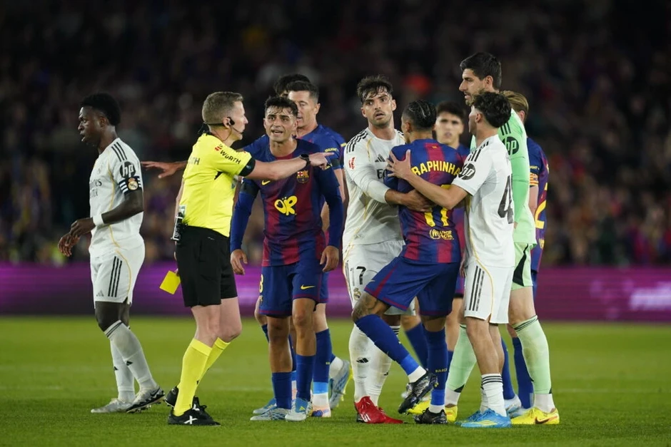 Đánh bại Real Madrid, Barcelona lên ngôi vô địch La Liga Đánh bại Real Madrid, Barcelona lên ngôi vô địch La Liga