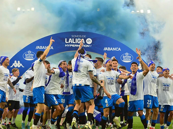Deportivo trở lại La Liga sau 8 năm vắng bóng Deportivo trở lại La Liga sau 8 năm vắng bóng