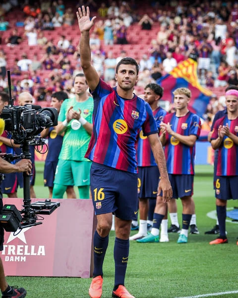 Đội hình dự kiến Elche vs Barca: Quả Bóng Vàng 2024 Rodri có đá chính? Đội hình dự kiến Elche vs Barca: Quả Bóng Vàng 2024 Rodri có đá chính?