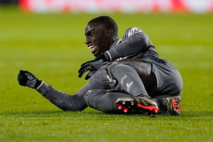 Ferland Mendy tính giải nghệ, Real Madrid chìm sâu khủng hoảng