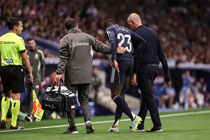 Ferland Mendy tính giải nghệ, Real Madrid chìm sâu khủng hoảng