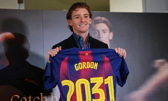 Gordon háo hức đá cùng Yamal tại Barca