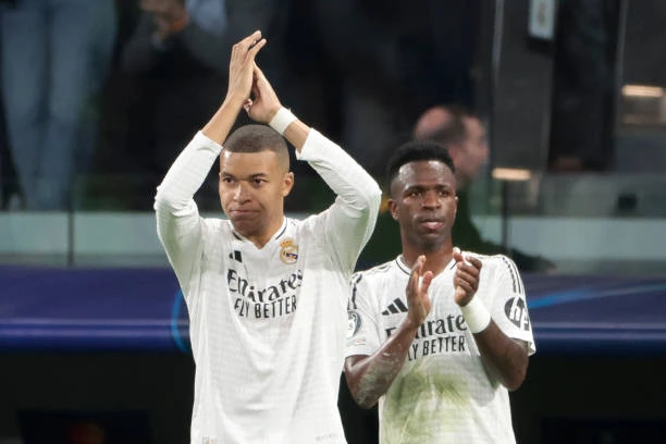 Hai vì sao Vinicius và Mbappe không cùng chung một dải ngân hà Hai vì sao Vinicius và Mbappe không cùng chung một dải ngân hà