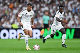 Hai vì sao Vinicius và Mbappe không cùng chung một dải ngân hà