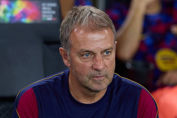 Hansi Flick đang mạo hiểm khi đẩy Araujo rời Barcelona? Hansi Flick đang mạo hiểm khi đẩy Araujo rời Barcelona?