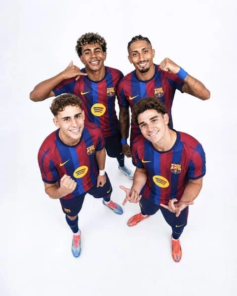 Hansi Flick đau đầu khi Barca mất trắng 54 bàn thắng Hansi Flick đau đầu khi Barca mất trắng 54 bàn thắng