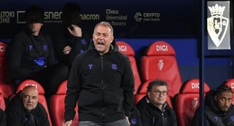 Hansi Flick đi xem kịch thay vì xem Real Madrid thi đấu