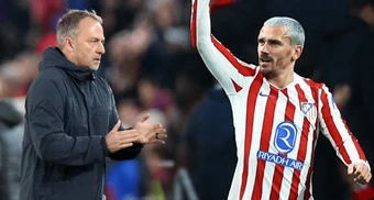 Hansi Flick ví Griezmann như đang khiêu vũ trên sân cỏ