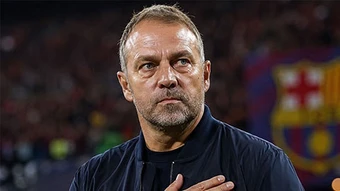 HLV Flick gia hạn hợp đồng với Barca