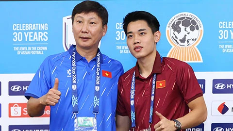 HLV Kim Sang Sik ‘hy sinh’ Đình Bắc để ĐT Việt Nam không tự mãn HLV Kim Sang Sik ‘hy sinh’ Đình Bắc để ĐT Việt Nam không tự mãn