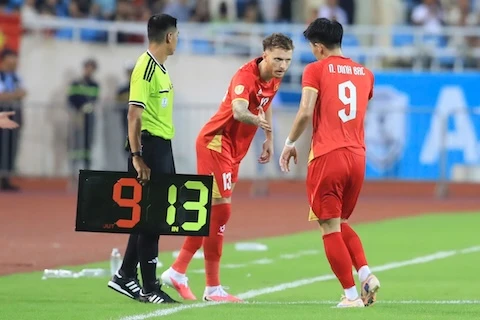 HLV Kim Sang Sik ‘hy sinh’ Đình Bắc để ĐT Việt Nam không tự mãn HLV Kim Sang Sik ‘hy sinh’ Đình Bắc để ĐT Việt Nam không tự mãn