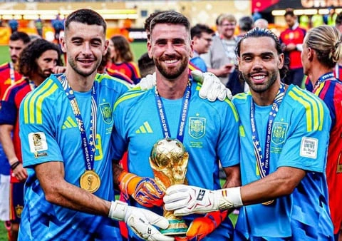 Joan Garcia: ‘Barca sao phải bận tâm về kỳ chuyển nhượng của Real Madrid’ Joan Garcia: ‘Barca sao phải bận tâm về kỳ chuyển nhượng của Real Madrid’