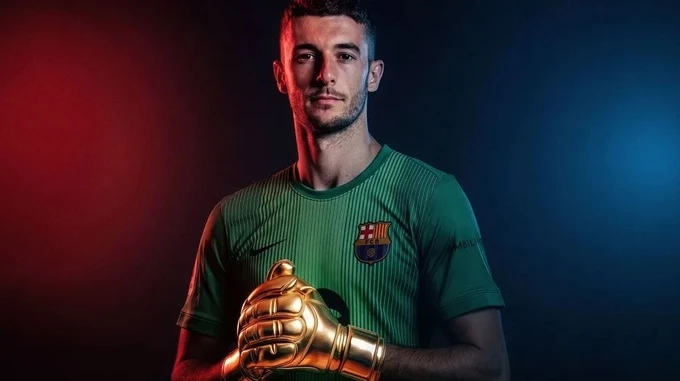 Joan Garcia sánh ngang các tượng đài của Barca Joan Garcia sánh ngang các tượng đài của Barca