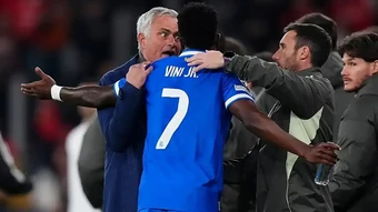 Jorge Mendes đạo diễn kịch bản đưa Jose Mourinho trở lại Real