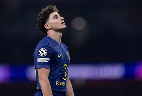 Julian Alvarez quay xe, chấp nhận trở lại Atletico sau drama đòi ra đi Julian Alvarez quay xe, chấp nhận trở lại Atletico sau drama đòi ra đi
