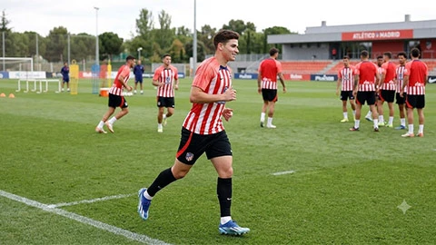 Julian Alvarez quay xe, chấp nhận trở lại Atletico sau drama đòi ra đi Julian Alvarez quay xe, chấp nhận trở lại Atletico sau drama đòi ra đi