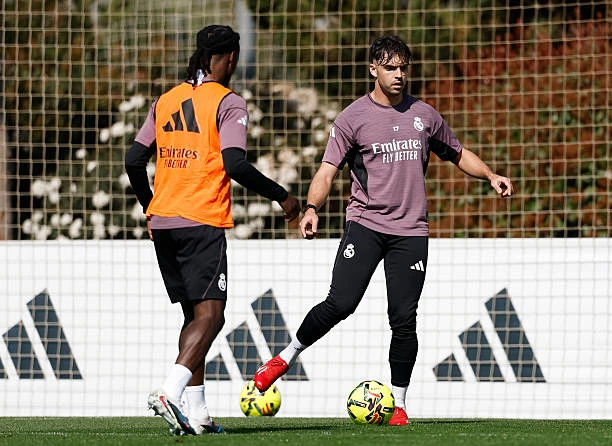 Kỷ luật thép từ Arbeloa khuất phục cái tôi của Asencio Kỷ luật thép từ Arbeloa khuất phục cái tôi của Asencio