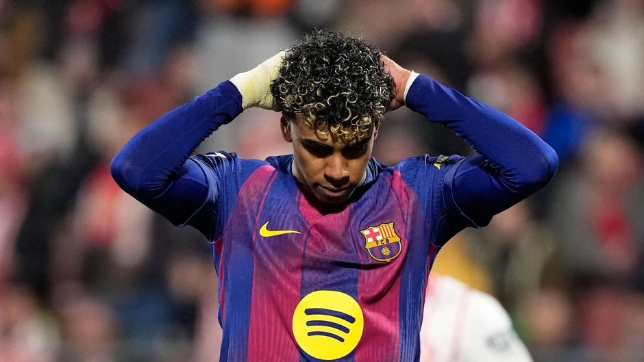 Lamine Yamal đá hỏng phạt đền, Barcelona mất ngôi đầu bảng La Liga Lamine Yamal đá hỏng phạt đền, Barcelona mất ngôi đầu bảng La Liga