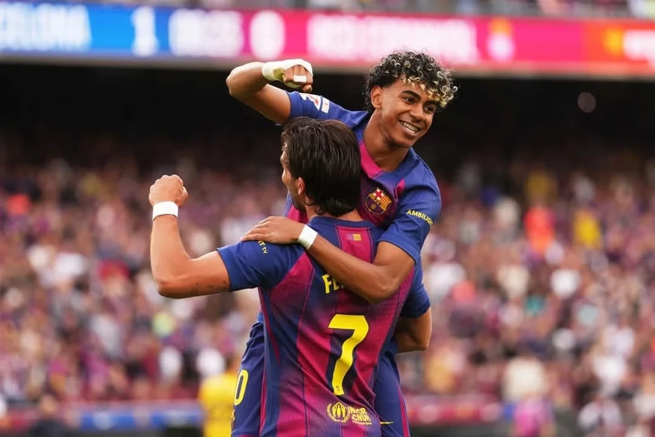 Lamine Yamal khiến cả Kylian Mbappe lẫn Vinicius phải cúi đầu Lamine Yamal khiến cả Kylian Mbappe lẫn Vinicius phải cúi đầu