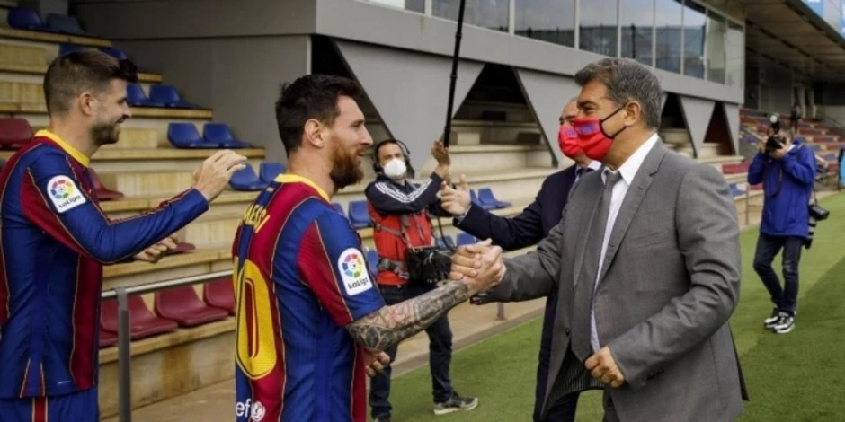 Laporta: 'Messi không hồi âm lời mời trở lại Barca' Laporta: 'Messi không hồi âm lời mời trở lại Barca'