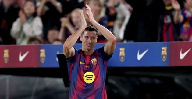 Lewandowski dứt áo rời Barcelona với vị thế một huyền thoại Lewandowski dứt áo rời Barcelona với vị thế một huyền thoại