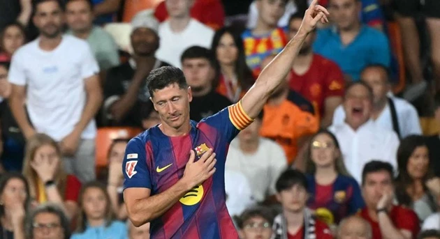 Lewandowski dứt áo rời Barcelona với vị thế một huyền thoại Lewandowski dứt áo rời Barcelona với vị thế một huyền thoại