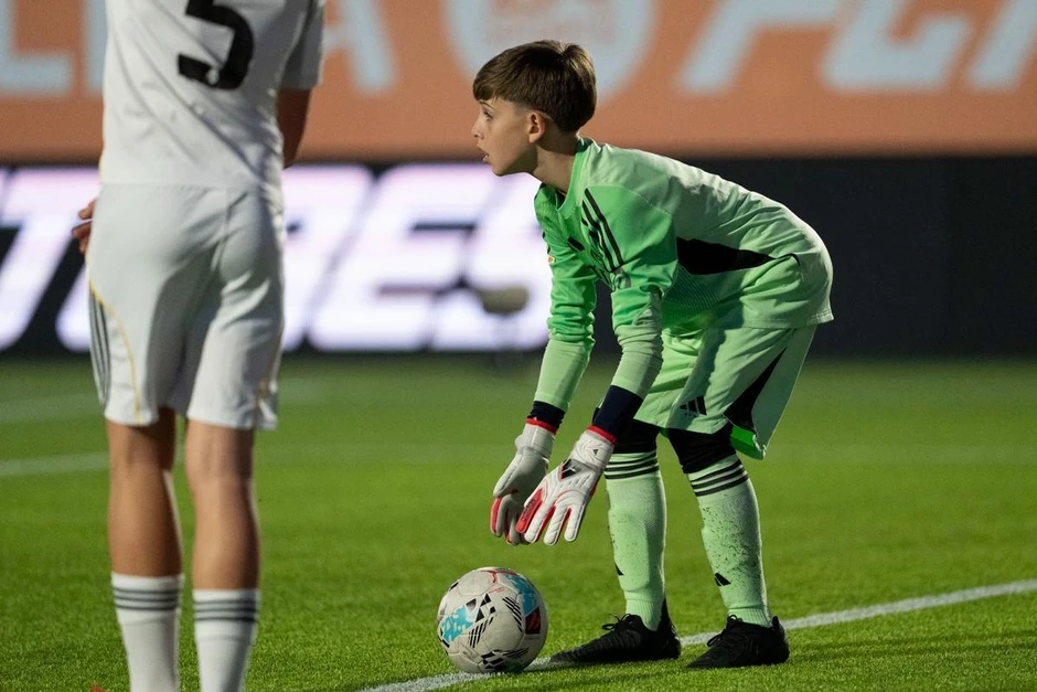 Martin Casillas nối nghiệp thủ môn của bố Martin Casillas nối nghiệp thủ môn của bố
