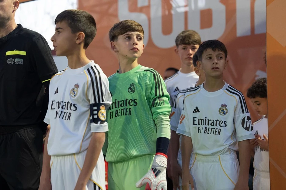 Martin Casillas nối nghiệp thủ môn của bố Martin Casillas nối nghiệp thủ môn của bố