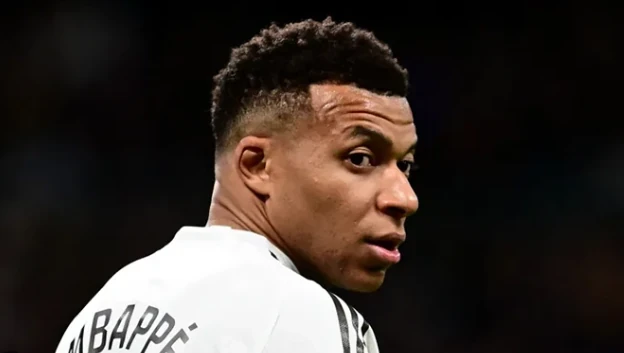 Mbappe đang tự biến mình thành "kẻ phản diện" tại Bernabeu Mbappe đang tự biến mình thành "kẻ phản diện" tại Bernabeu