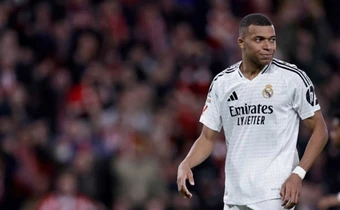 Mbappe đáp trả chỉ trích, ngợi ca Chủ tịch Perez