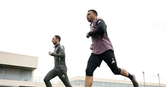 Mbappe tập cùng Real Madrid trước El Clasico