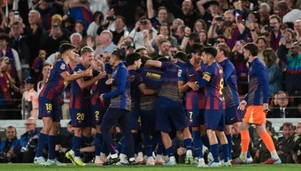 Messi phấn khích khi Barca hạ Real 2-0 để vô địch La Liga