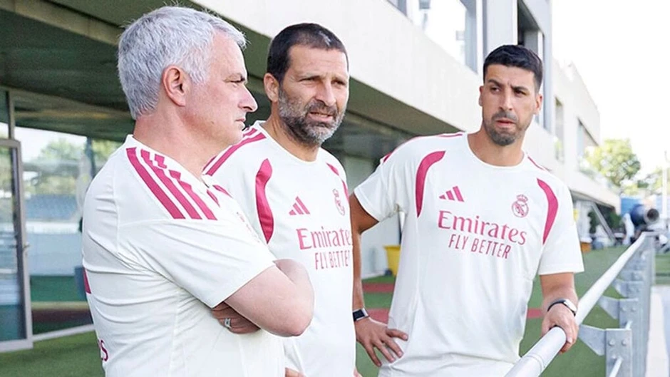 Mourinho chọn Khedira làm trợ lý tại Real Mourinho chọn Khedira làm trợ lý tại Real