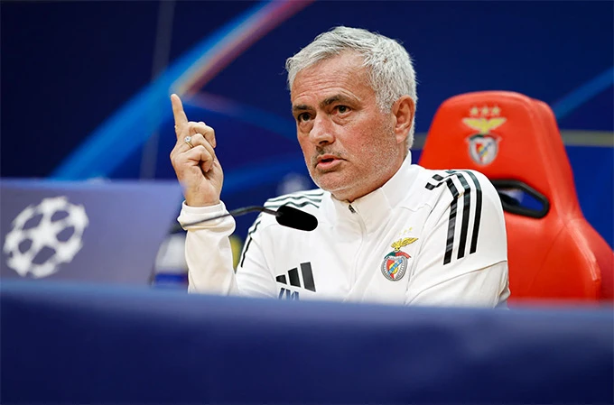 Mourinho 'quay xe', hoãn tương lai giữa tin đồn trở lại Real Madrid?
