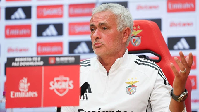 Mourinho 'quay xe', hoãn tương lai giữa tin đồn trở lại Real Madrid?