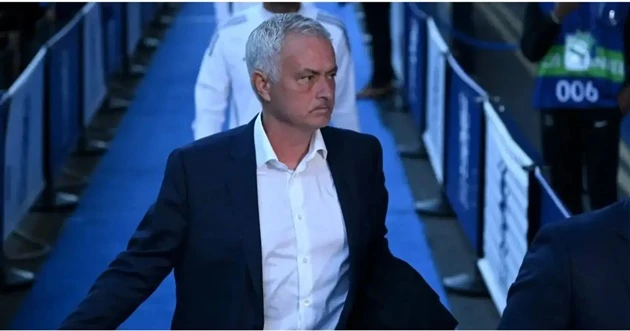 Mourinho tiếp cận sao Real Madrid giữa lúc nội bộ loạn lạc Mourinho tiếp cận sao Real Madrid giữa lúc nội bộ loạn lạc