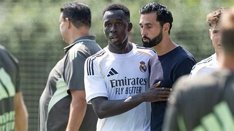 Mourinho trao cơ hội vàng cho 'báu vật' Lamini Fati Mourinho trao cơ hội vàng cho 'báu vật' Lamini Fati