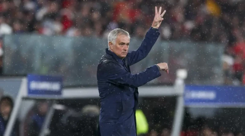 Mourinho và kế hoạch dùng "kỷ luật thép" để trị dàn sao Real Madrid Mourinho và kế hoạch dùng "kỷ luật thép" để trị dàn sao Real Madrid